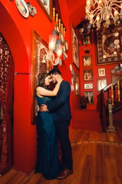 Embrace the elegance of their pre-wedding love in these radiant portraits. Studio Kings Wedding Photography highlights the connection and sophistication that radiate.
