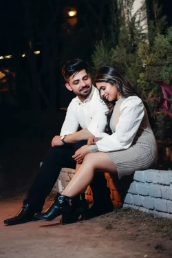 Be captivated by the chemistry between the couple in these portraits of affection. Studio Kings Wedding Photography celebrates the connection and emotions that unfold.