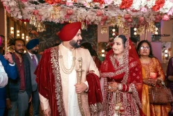 Be entranced by love as the couple makes their enchanting arrival. Studio Kings Wedding Photography showcases the chemistry and connection that radiate in this special moment